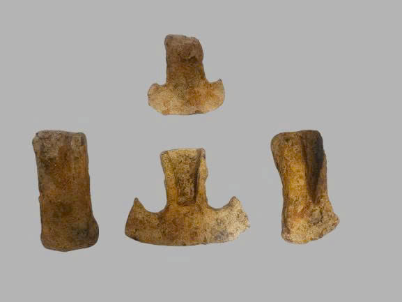 Antiques discovered in Son Kim 2 commune, Ha Tinh province. Photo: Quang Tuan.