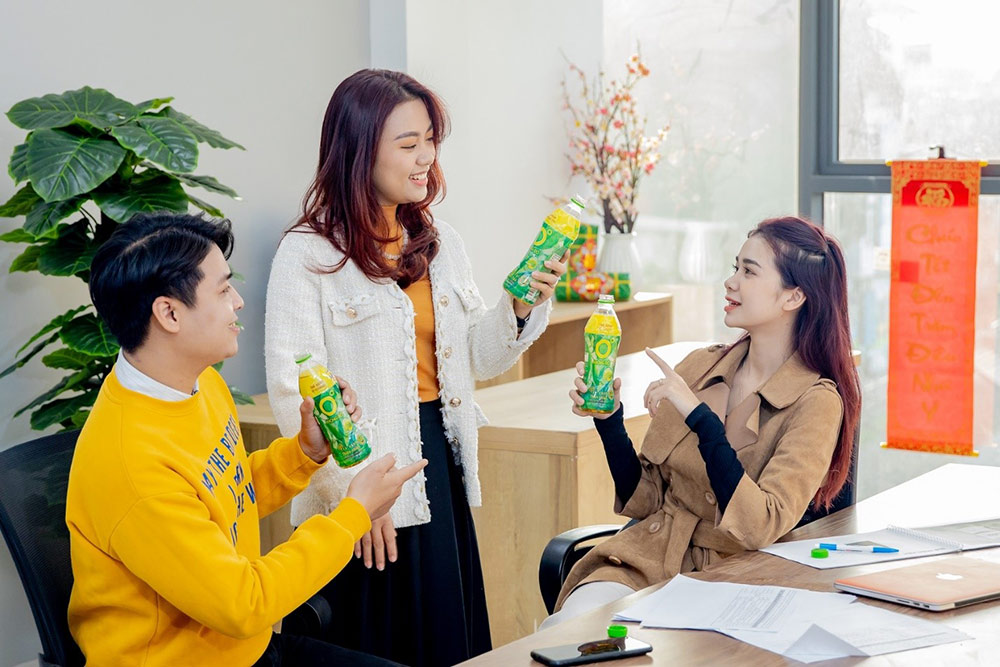 Nhieu nguoi tre chon cach giai toa cang thang, met moi truoc ap luc cong viec ngay cuoi nam va ca noi ban khoan ve que hay o lai thanh pho trong dip Tet sap toi. Anh: Tan Hiep Phat