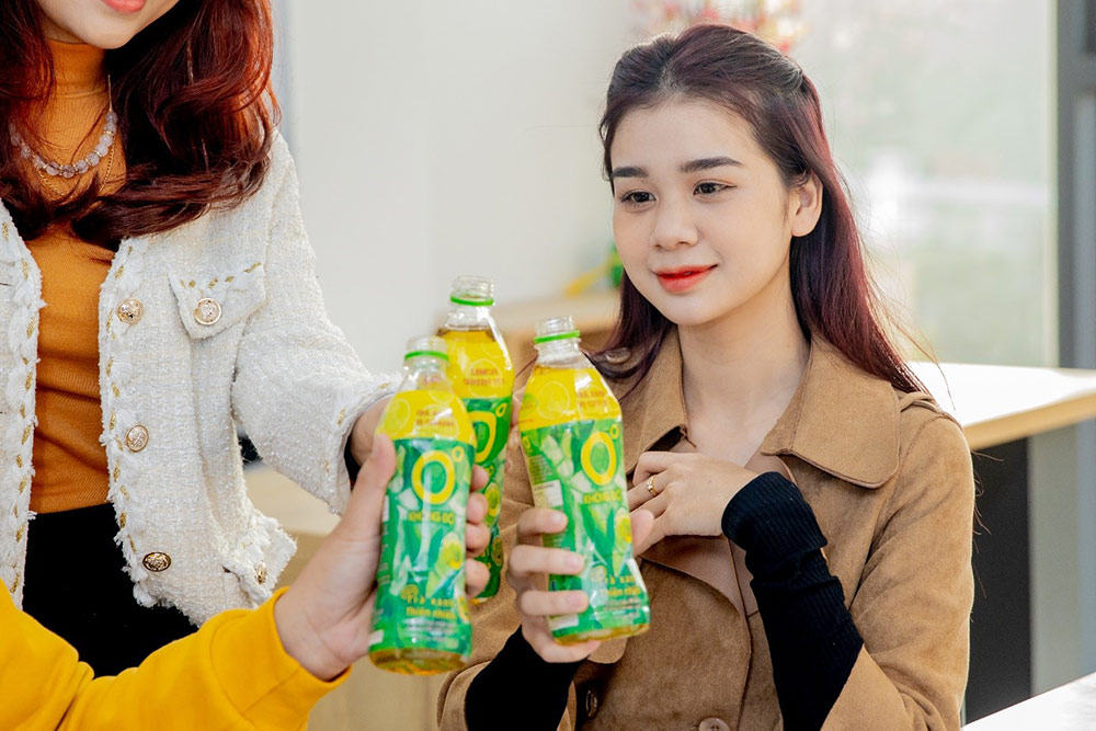 Cung Tra Xanh Khong Do xua tan cang thang met moi, giai nhiet don xuan de nam moi hanh phuc va gap nhieu may man hon. Anh: Tan Hiep Phat