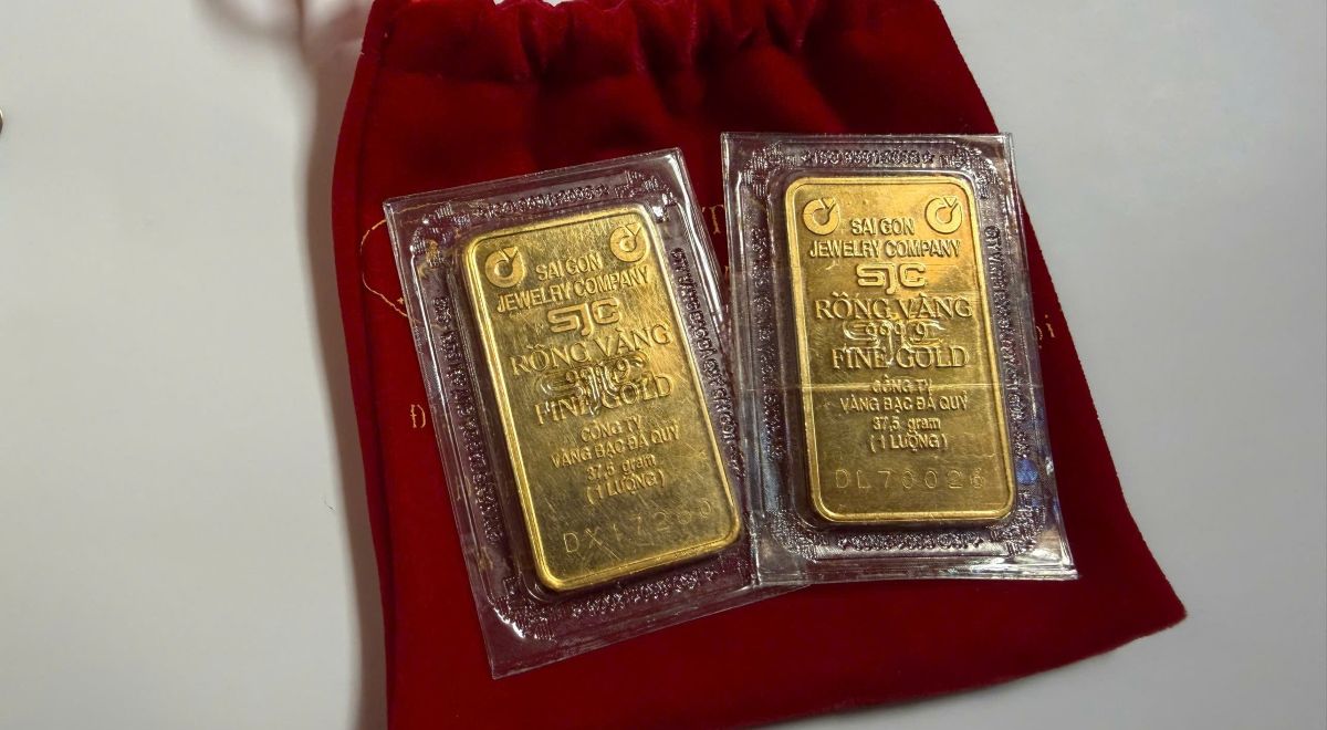 SJC gold price is currently trading around 157.7 - 159.7 million VND/tael (buying - selling). Photo: Khanh Minh