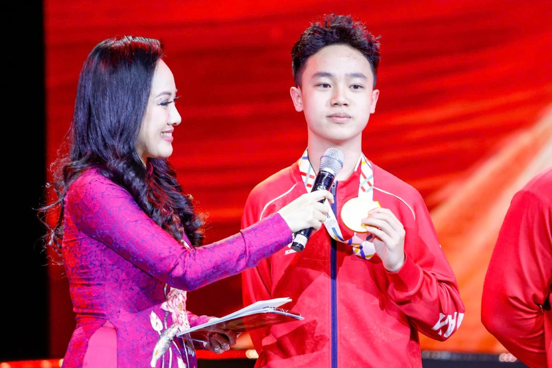 Van dong vien Tran Hoang Khoi giao luu tai Dai hoi Thi dua yeu nuoc lan thu XI. Anh: Hai Nguyen 