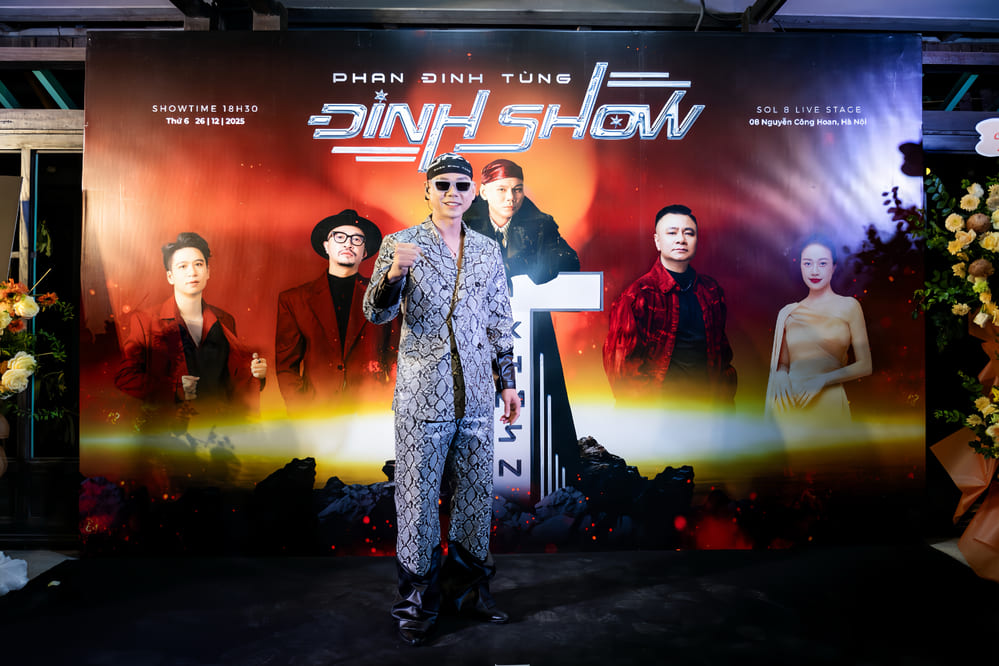 El cantante Phan Dinh Tung organiza la noche musical "Dinh Show" para celebrar su 50 cumpleaños en Hanoi. Foto: Personaje proporcionado