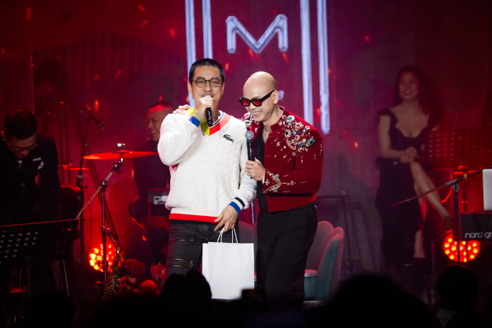 Nam ca si Tuan Hung ban viec gia dinh nhung van co gang den ung ho nguoi 