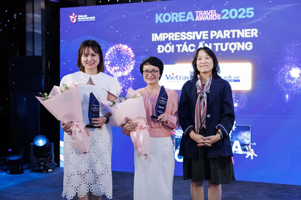 Trong khuon kho su kien “Korea Travel Night 2025 – Dem Du lich Han Quoc 2025”, KTO cung cong bo Giai thuong Du lich Han Quoc 2025 vinh danh nhung doi tac da dong hanh cung KTO trong thoi gian vua qua. 