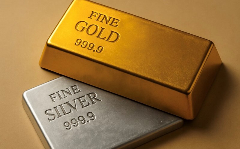 Gold and silver prices are recording impressive increases. Photo: Phan Anh