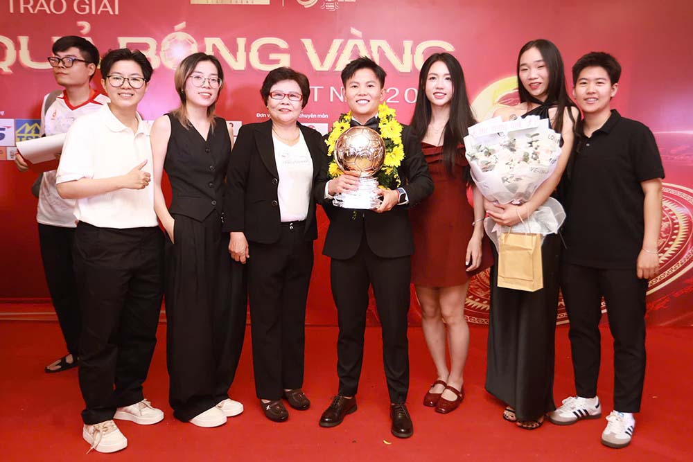 Bich Thuy chia vui cung gia dinh. Anh: Thanh Vu