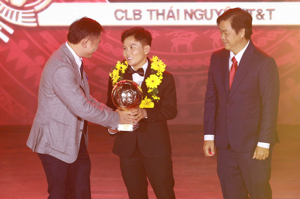 빅투이, 2025년 여자 발롱도르 수상. 사진: 탄부