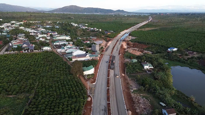 The 1,325 billion VND corridor project expands the development space of Pleiku urban area and connects tourism. Photo: Thanh Tuan