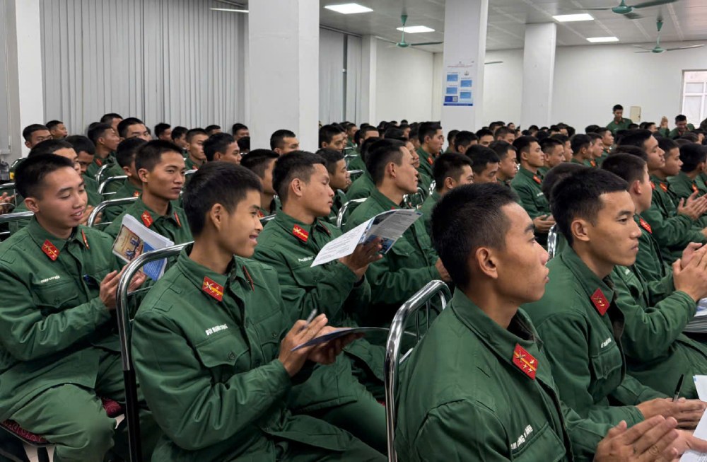 Phien GDVL khong chi la co hoi cho bo doi xuat ngu, cac doanh nghiep cung nhan thay tiem nang tu luc luong lao dong nay. Anh: Quynh Chi