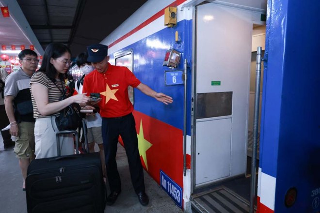 The railway industry increases train trips and train cars during the New Year holiday in 2026 to serve passengers. Photo: Hai Nguyen