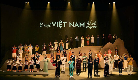 Phan canh dan hop xuong gay xuc dong trong MV “Vi mot Viet Nam khoe manh”. Anh: