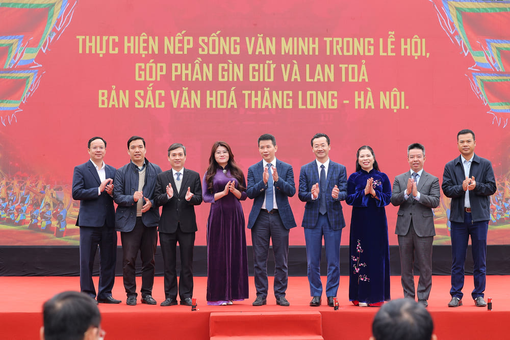 Hanoi Department of Culture and Sports organizes a launching ceremony to respond to the implementation of the "Criter set on cultural environment in traditional festivals" at Van Mieu - Quoc Tu Giam. Photo: Organizing Committee