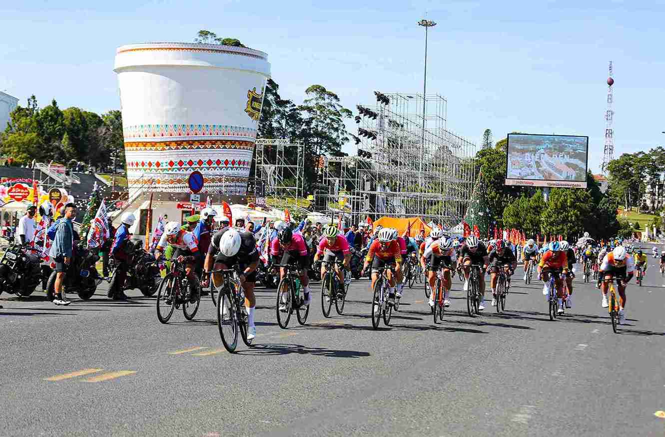 Cac tay dua tranh tai tren duong dua. Anh: Phuc Khanh 