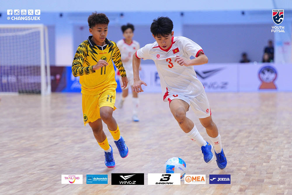U16 futsal Vietnam wins U16 futsal Brunei 5-3. Photo: Changsuek