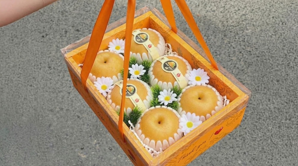 신선하고 맛있는 과일 바구니는 2026년 양력 설날 연인 가족 소개 행사에서 훌륭한 선물이 될 것입니다. 사진: Lan Chi