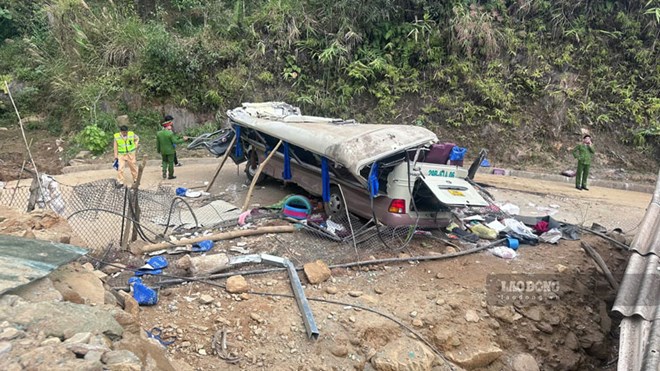 Co quan chuc nang dang dieu tra, lam ro nguyen nhan vu tai nan. Anh: Van Duc 