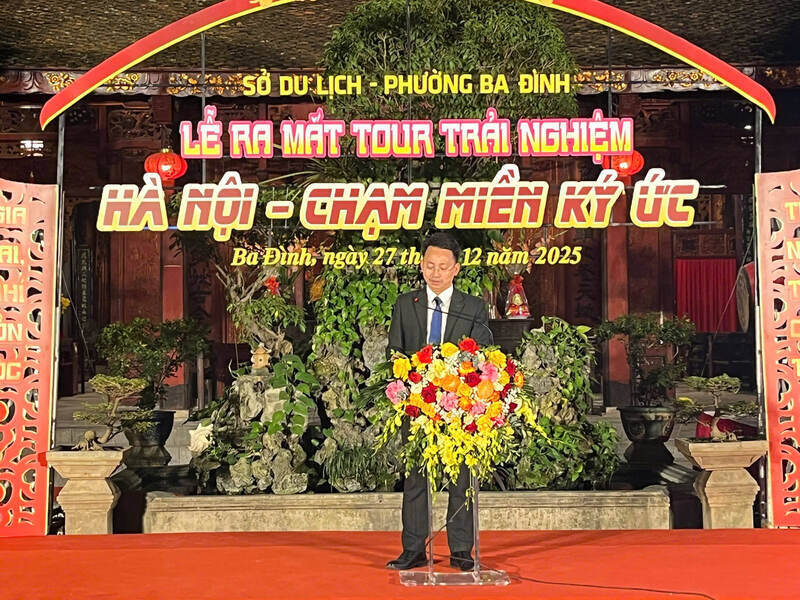 Ong Tran Trung Hieu - Pho Giam doc So Du lich Ha Noi phat bieu buoi le khai mac. Ảnh: Tuong Vy