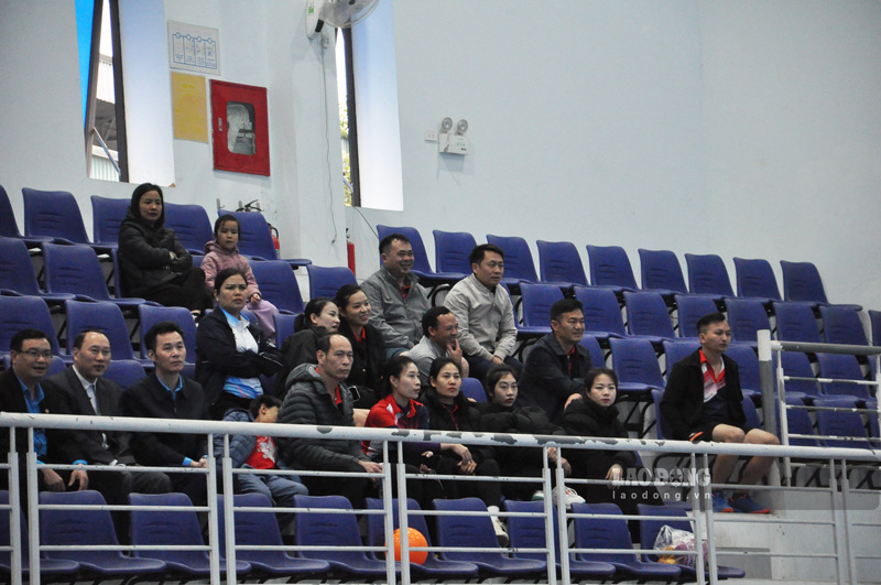 Khan gia co vu cho cac van dong vien tranh tai. Anh: Dinh Dai