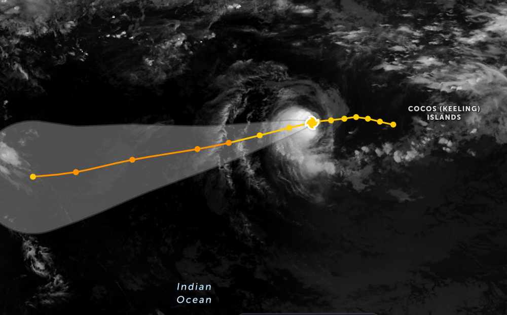 Bao Grant da manh len cap cuong phong. Anh: JTWC