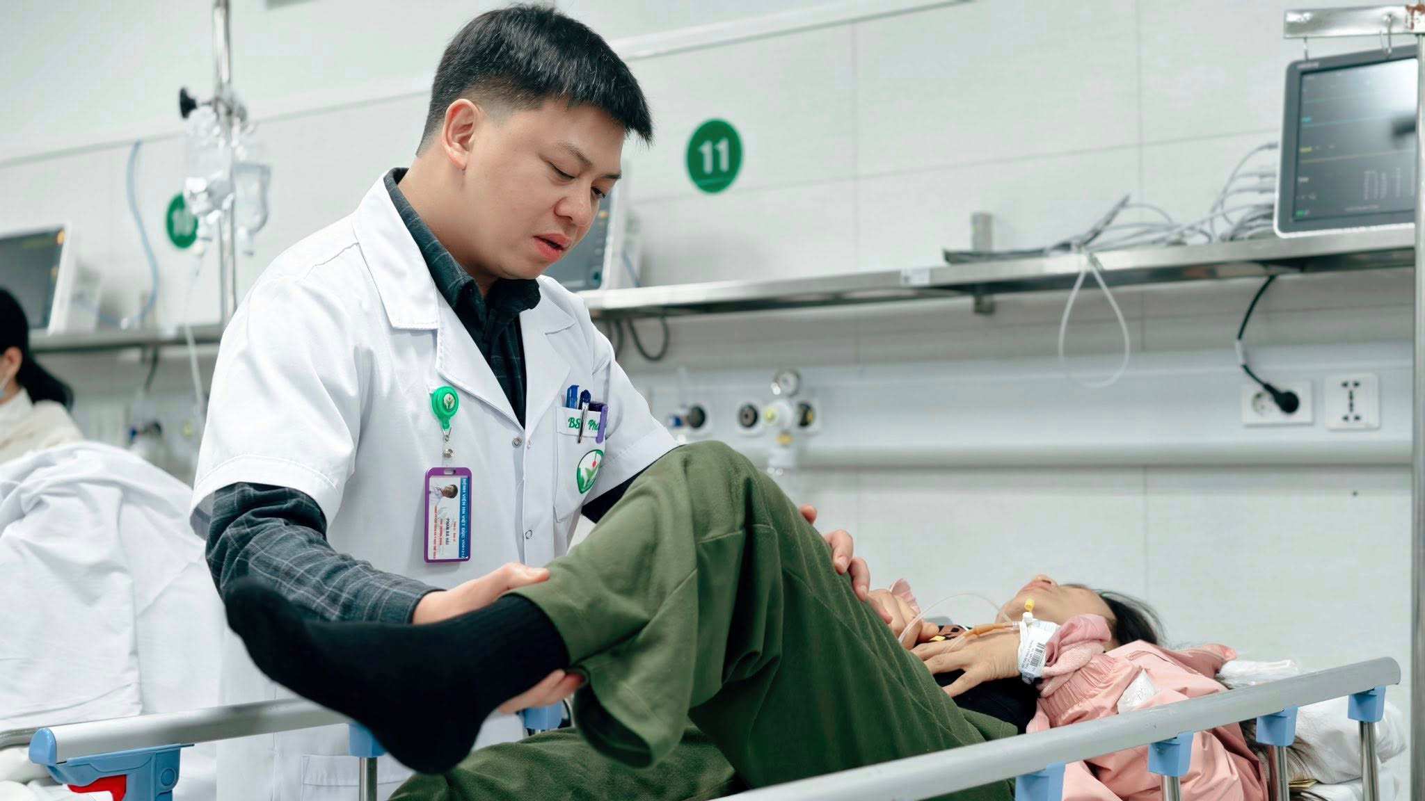 BN D.T.N.H (37 tuoi, Ha Noi): Da chan thuong, chan thuong so nao, chan thuong ham mat, chan thuong vai phai, chan thuong dui phai, chan thuong khung chau. Anh: BVCC