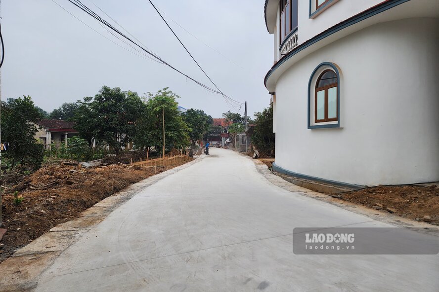 Nguoi dan dong thuan trong giai phong mat bang giup du an o noi day duoc trien khai nhanh hon. Anh: To Cong.