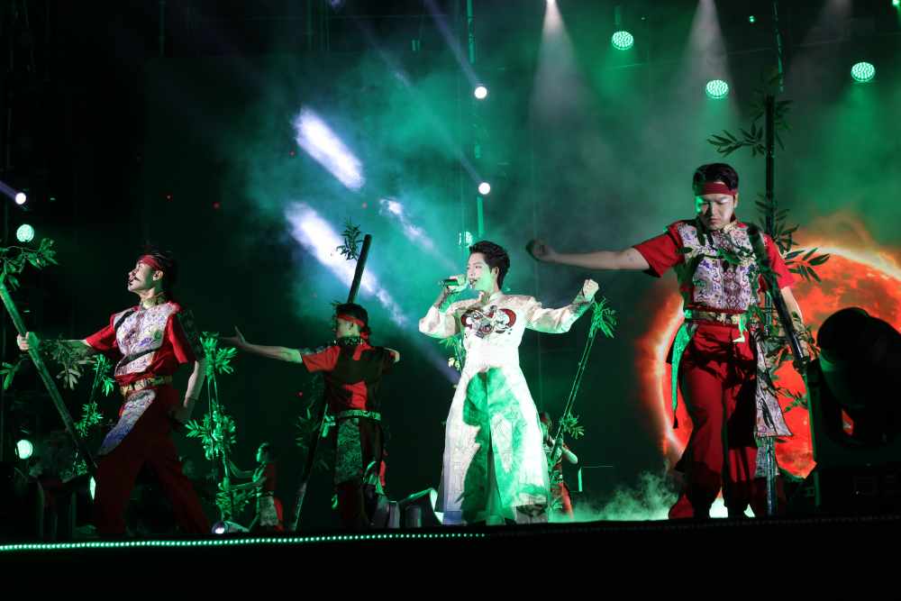 Voi su gop mat cua Duc Phuc cung nhieu nghe si ten tuoi khac. Anh: Truyen hinh quan doi