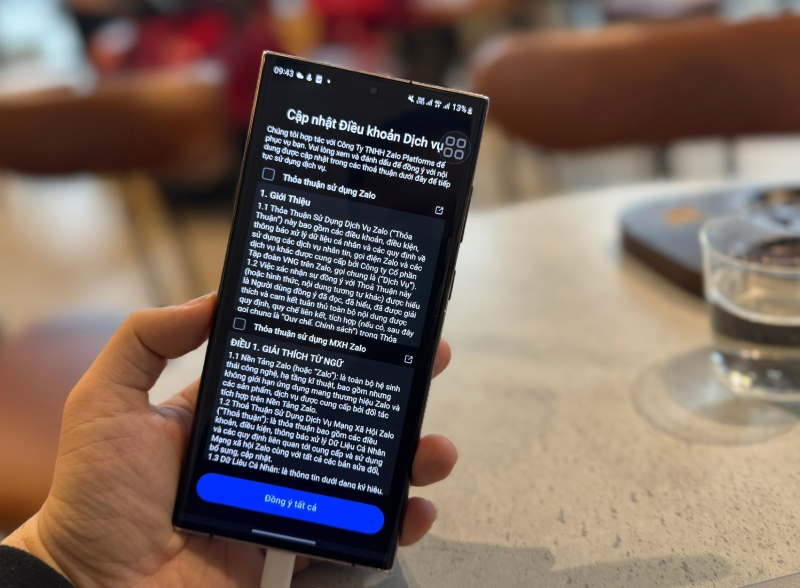 Zalo has just updated its service terms, causing strong reactions from the user community. Photo: Tri Minh