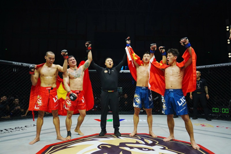 Xuan Phuong - Ngoc Thuc va cap doi Trung Quoc hoa nhau. Anh: MMA29