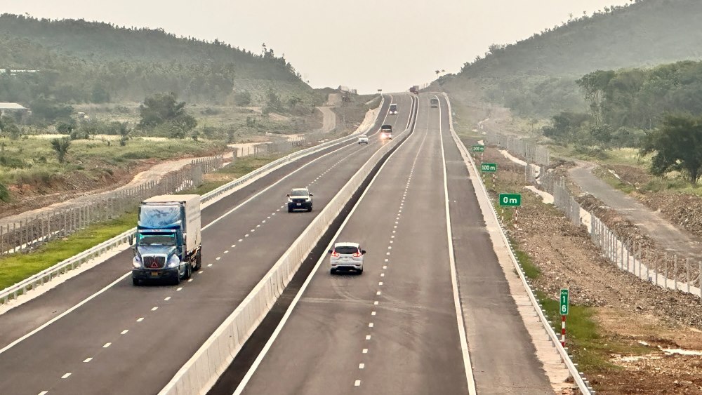 Mot doan cao toc Phan Thiet - Dau Giay qua tinh Lam Dong. Anh: Duy Tuan 