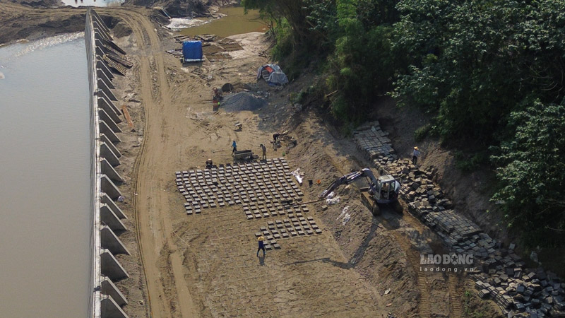 Tuyen ke tai bo song Hong o xa Bao Thang, tinh Lao Cai. Anh: Dinh Dai