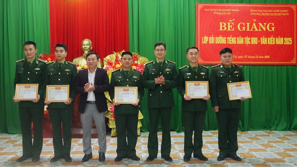 국경 수비대, 브루어 - 반끼에우어 학습, 인민과 결속. 사진: 호아이남