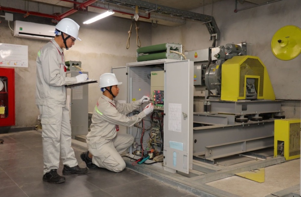 Lap dat hoac nang cap thang may can khao sat hien trang va phoi hop ky thuat dong bo. Anh: FUJIALPHA