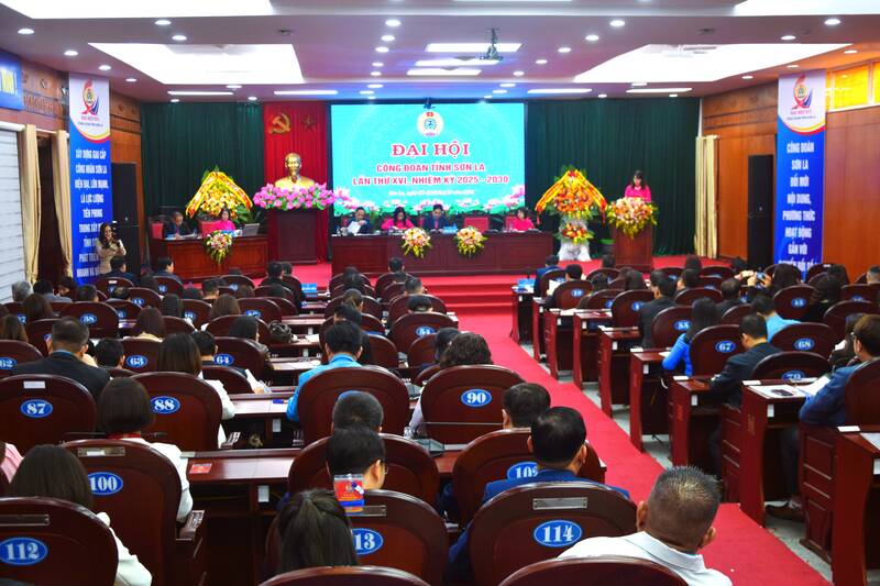First working session of the Son La Provincial Trade Union Congress for the term 2025-2030. Photo: Truong Son