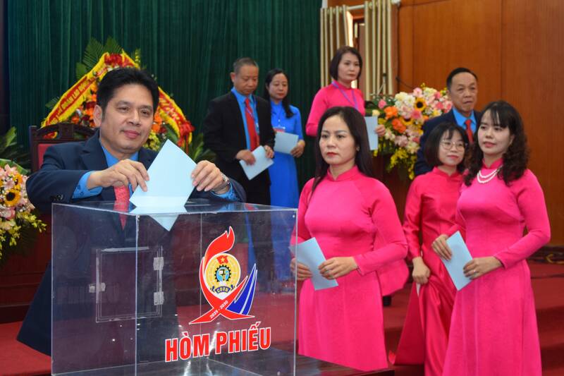 Bau Ban Chap hanh Lien doan Lao dong tinh Son La khoa XVI, nhiem ky 2025-2030. Anh: Truong Son