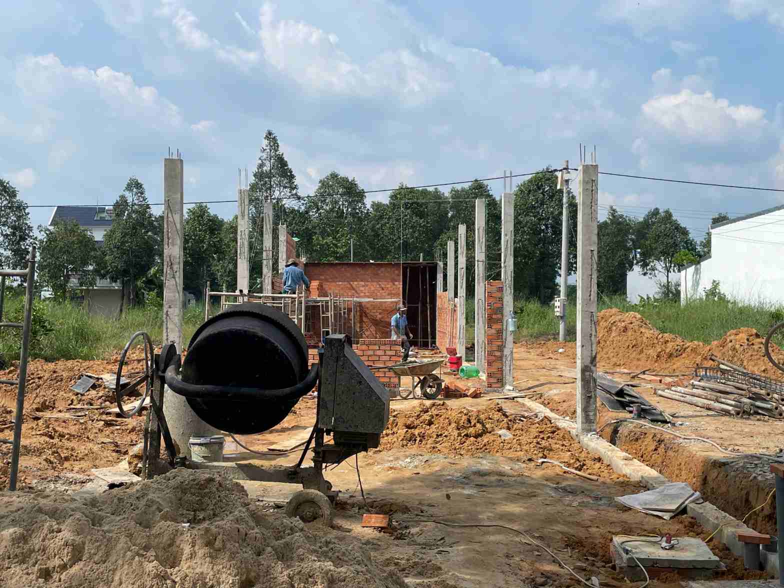 Gia dat tang, khien nguoi lao dong nhap cu lo lang. Anh: Duong Binh