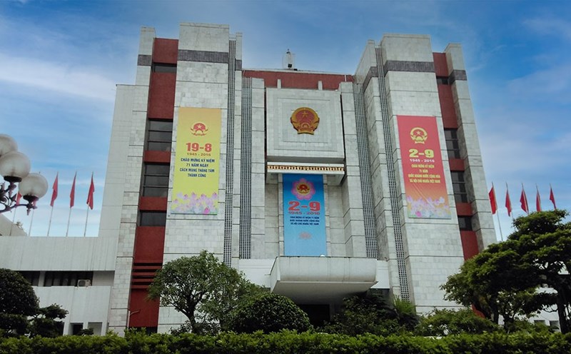 Hanoi requires leaders to declare all assets such as land use right certificates, money, precious metals... Photo: Khanh An