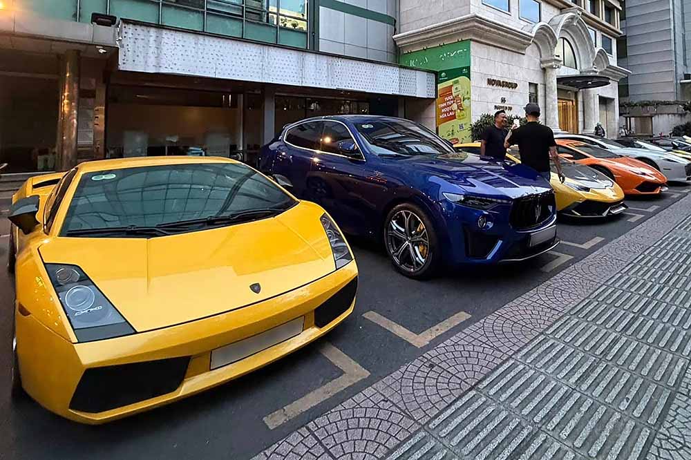 2025년 연말 모임에 모인 호치민시 자동차 애호가들의 슈퍼카 및 고성능 스포츠카 컬렉션. 사진: Anh Tuan