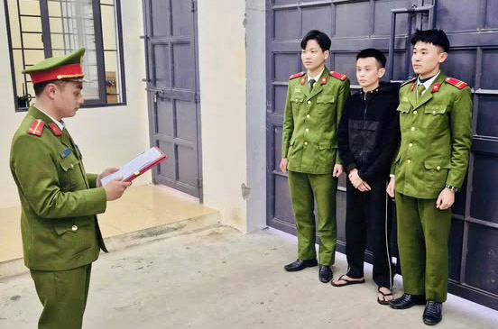 Khởi tố Phạm Duy Vương về tội tàng trữ trái phép chất ma túy. Ảnh: Công an Hà Tĩnh.