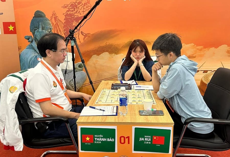 Chess player Nguyen Thanh Bao (left) won the runner-up position at this year's chess tournament. Photo: Thang Long Ky Dao