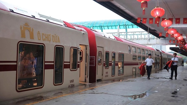 Doan tau 5 cua o mot trong nhung san pham moi cua nganh duong sat. Anh: VNR