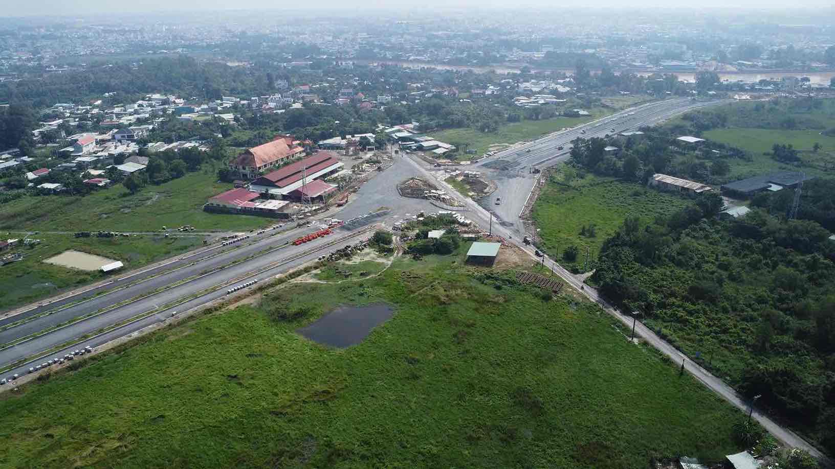 Doan di qua chua Tinh Hoi ben phia cu lao Hiep Hoa, tinh Dong Nai. Anh: HAC