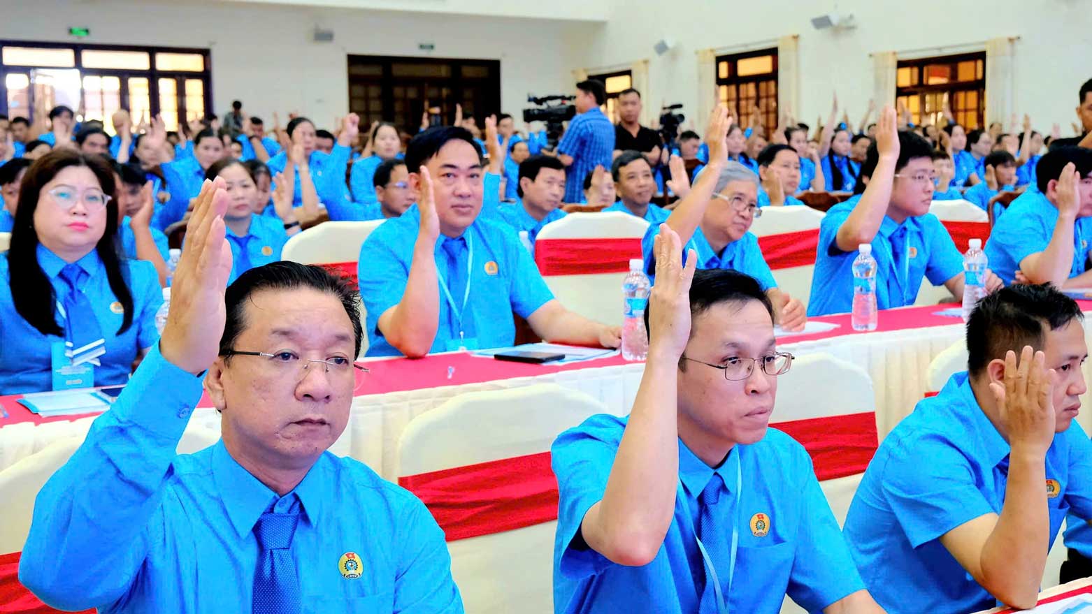 Cac dai bieu bieu quyet tai Dai hoi. Anh: My Ly