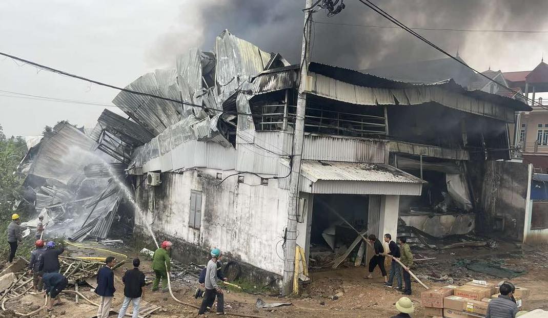 Fire in a garment factory in Hai Phong, cause is being investigated. Photo: People provided