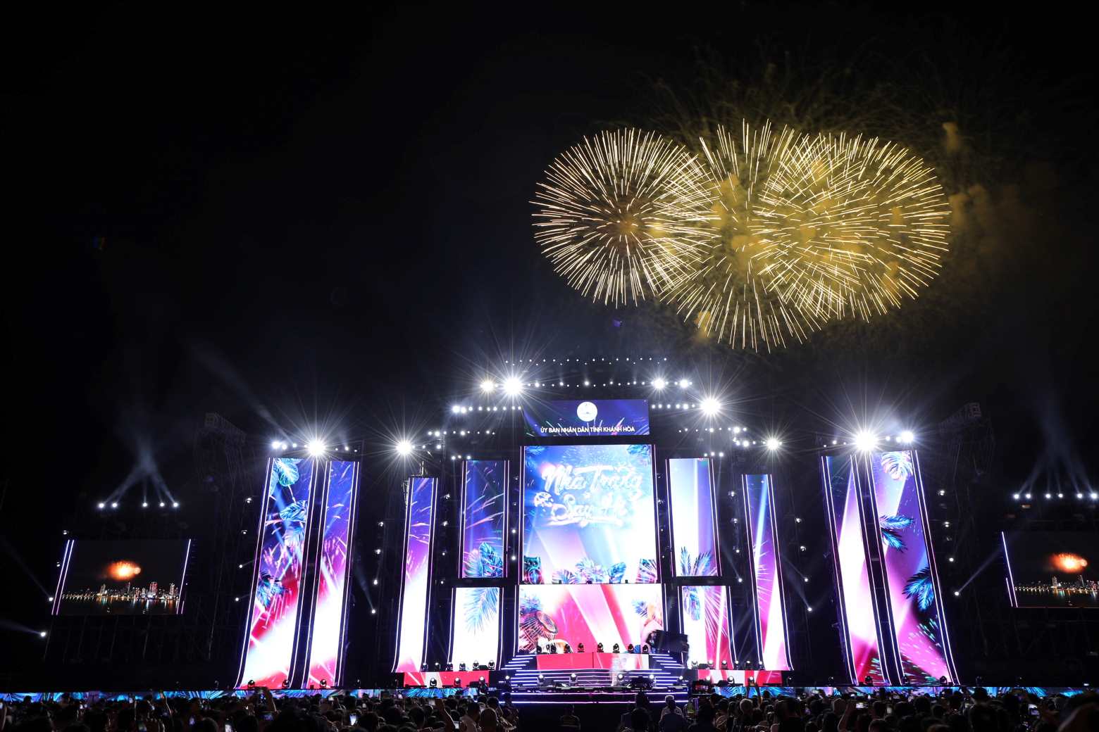 2025 closed with a series of events contributing to stimulating tourism demand in Khanh Hoa to grow impressively. Photo: Khanh Hoa