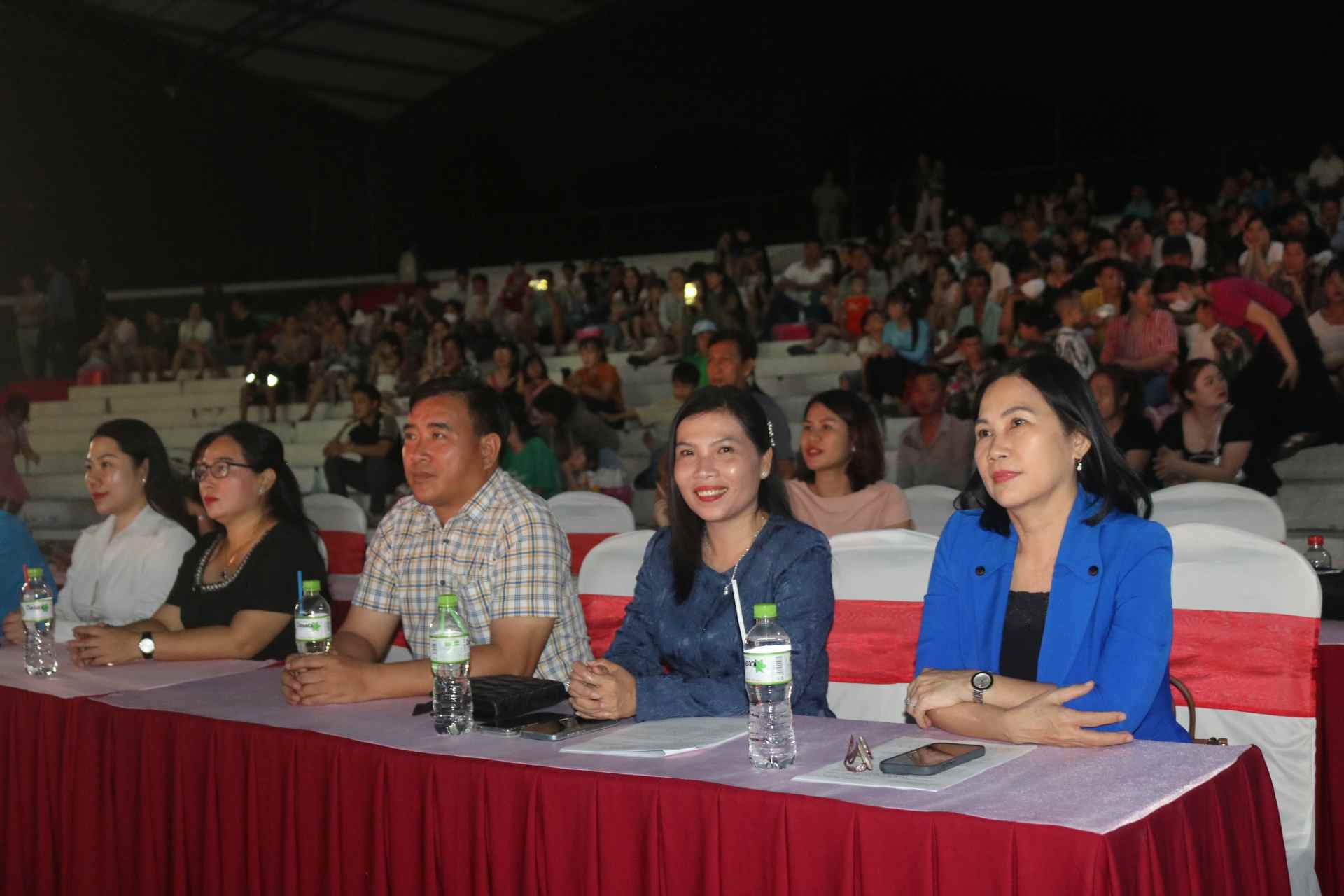 Chuong trinh dem hoi van nghe phuc vu cong nhan lao dong. Anh: Dinh Trong