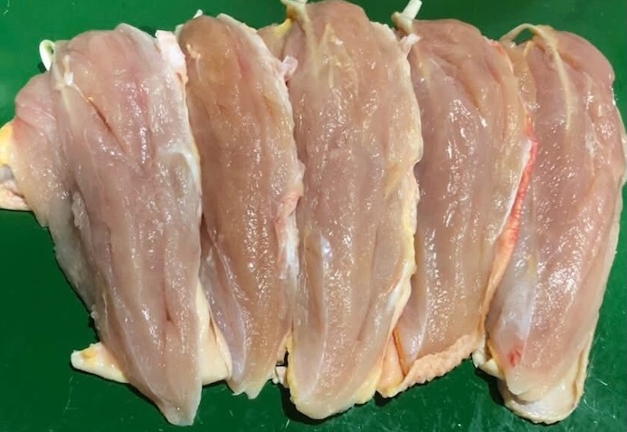 Skin-removing chicken will support liver health. Photo: Kieu Vu