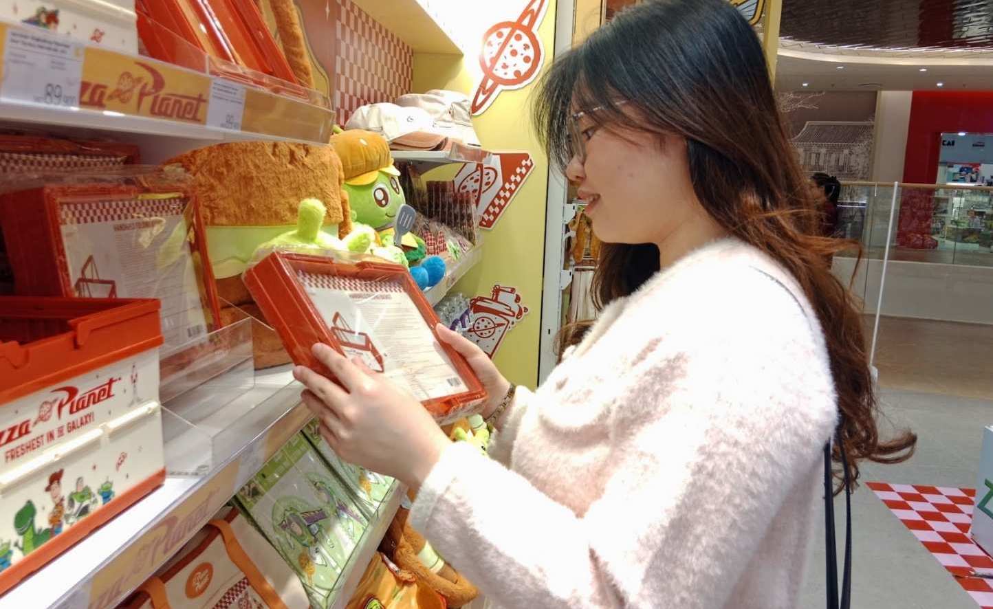 Sinh vien don Tet Duong lich theo nhieu cach. Anh: NVCC