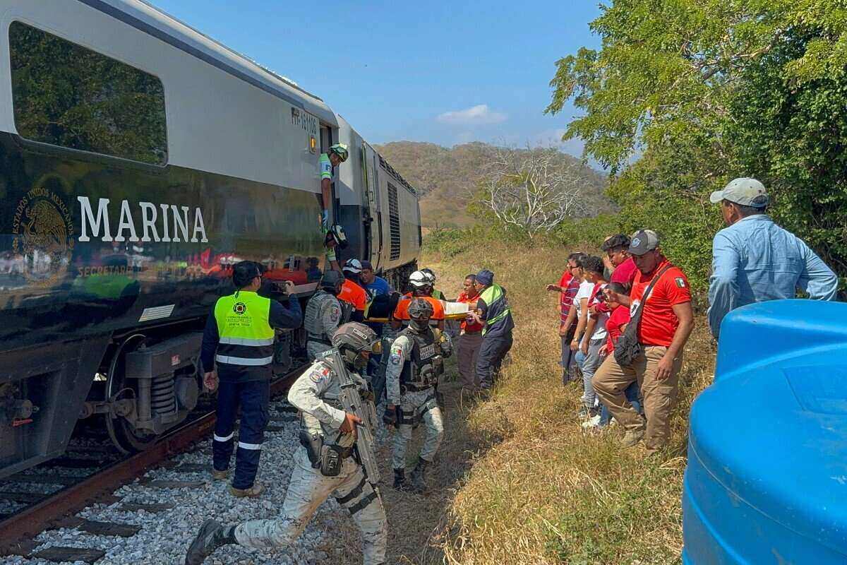 Escena del accidente de tren en Mexico. Foto: AFP