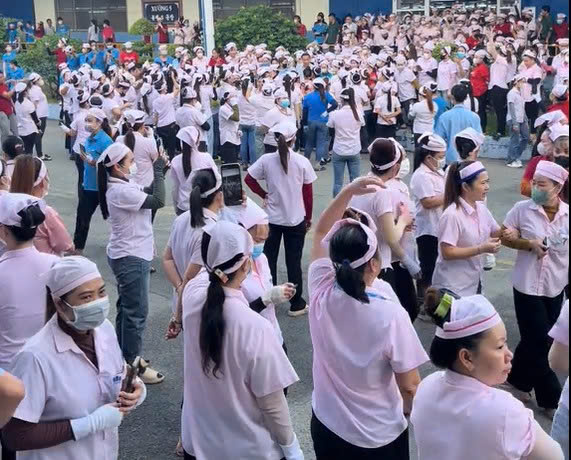 12월 29일 아침 공장에 들어가지 않은 수백 명의 노동자 사진: 독자 제공 클립에서 캡처