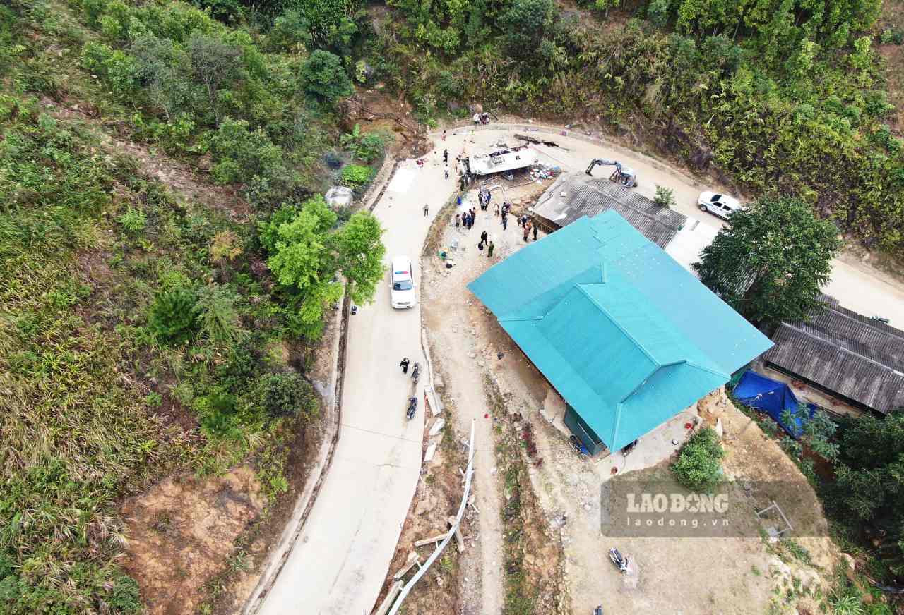 The school wishes to build a memorial project for philanthropists who died in the tragic accident when the charity delegation came to give gifts to the school. Photo: Van Duc